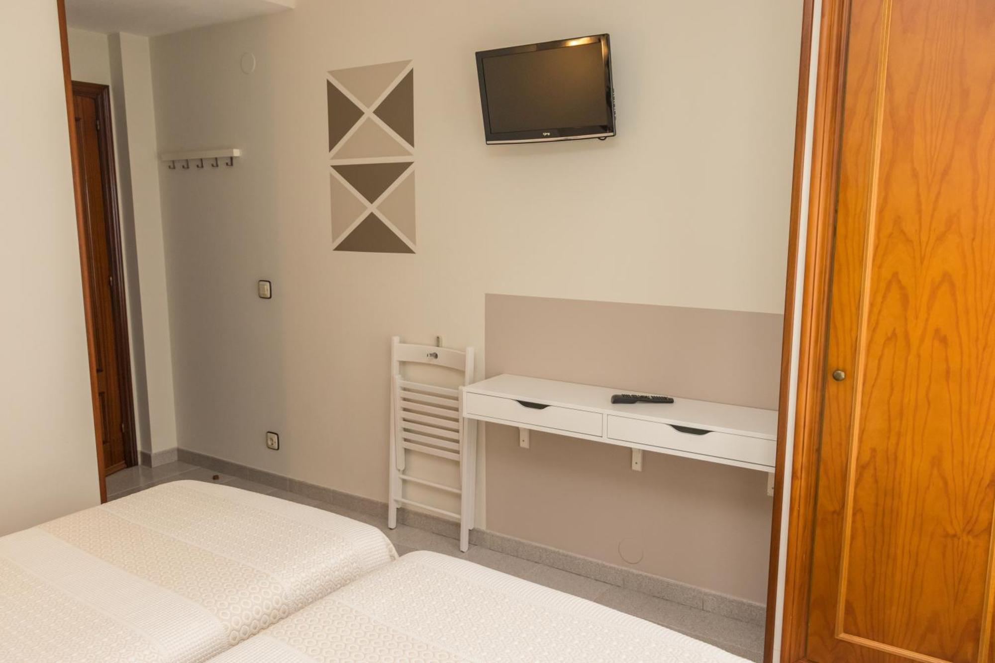 Hotel Plaza Onís Buitenkant foto